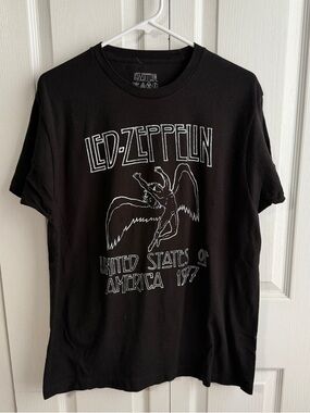 Led Zeppelin short sleeve band tee size large